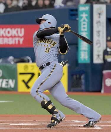 　１回、ショートへの内野安打を放つ立石（撮影・金居みつよし）