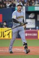 ８回、２打席連続で三振に倒れ口惜しそうな立石（撮影・金居みつよし）