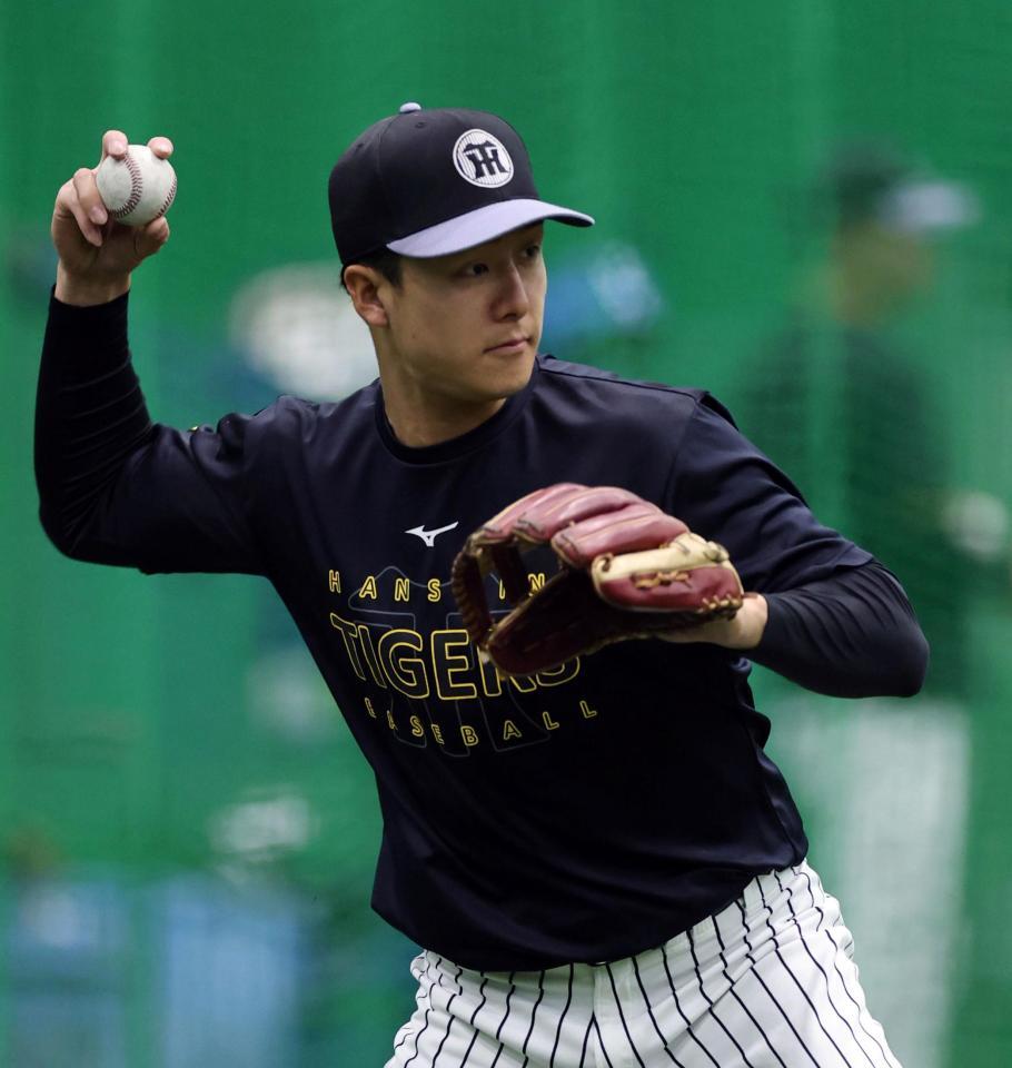 ノックを受ける小幡（撮影・山口登）