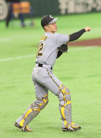 守備練習をする坂本（撮影・佐々木彰尚）