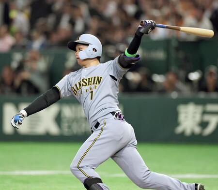 ４回、安打を放つ森下（撮影・田中太一）