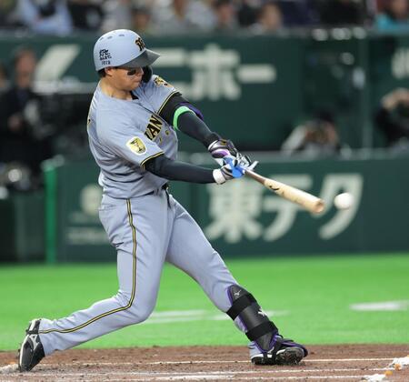 ４回、左翼線に安打を放つ森下（撮影・西岡正）