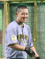 笑顔を見せる中川（撮影・佐々木彰尚）