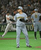 １回、キャベッジに先制ソロを浴びた村上