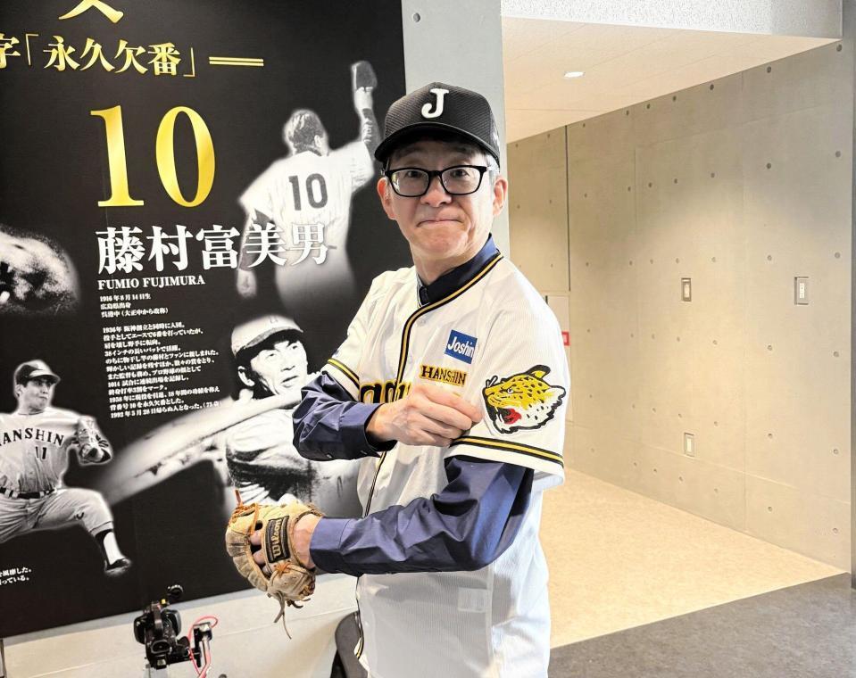 始球式を務めたデザイナーの大森正樹氏