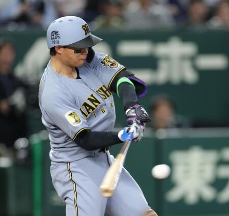 ９回、遊前内野安打を放つ森下（撮影・西岡正）