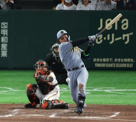 ９回、ショート内野安打を放つ森下（撮影・金田祐二）