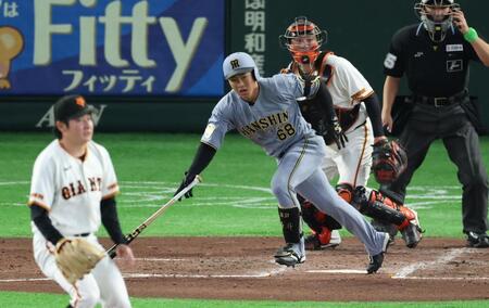 ４回、遊ゴロに倒れる中川（撮影・金田祐二）