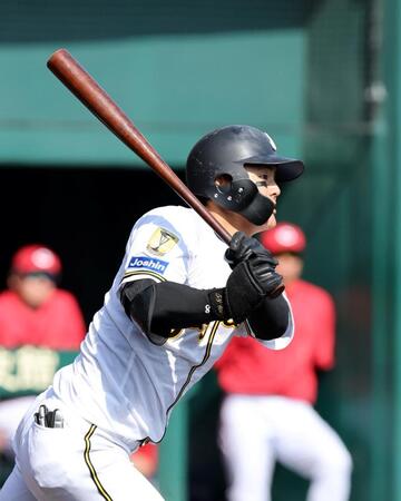 ５回、右前に適時打を放つ前川（撮影・山口登）