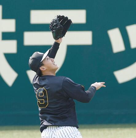 左翼で守備練習する立石（撮影・西田忠信）