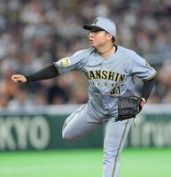 巨人打線を相手に力投する村上（撮影・西岡正）