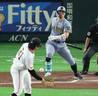 　６回、竹丸を強襲も遊ゴロに倒れる佐藤輝（撮影・金田祐二）