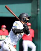 ５回、右前に適時打を放つ前川（撮影・山口登）