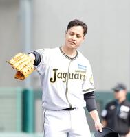 ５回、矢野に死球を与えた大竹（撮影・西田忠信）