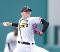 ９回に登板する小川（撮影・西田忠信）