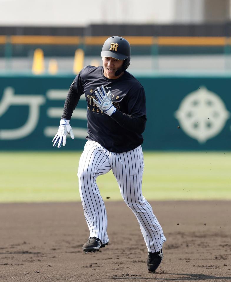 走塁練習をする立石（撮影・西田忠信）