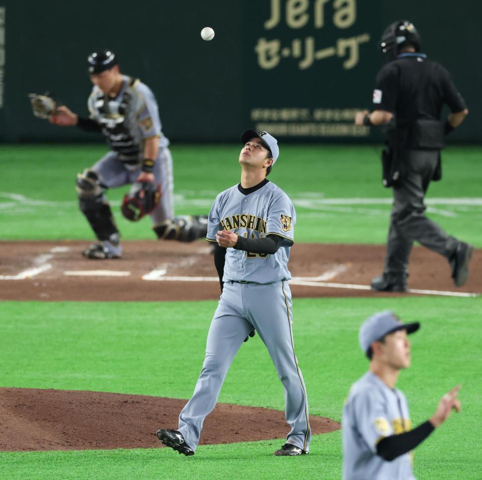 ６回、余裕の表情を見せる高橋（撮影・金田祐二）