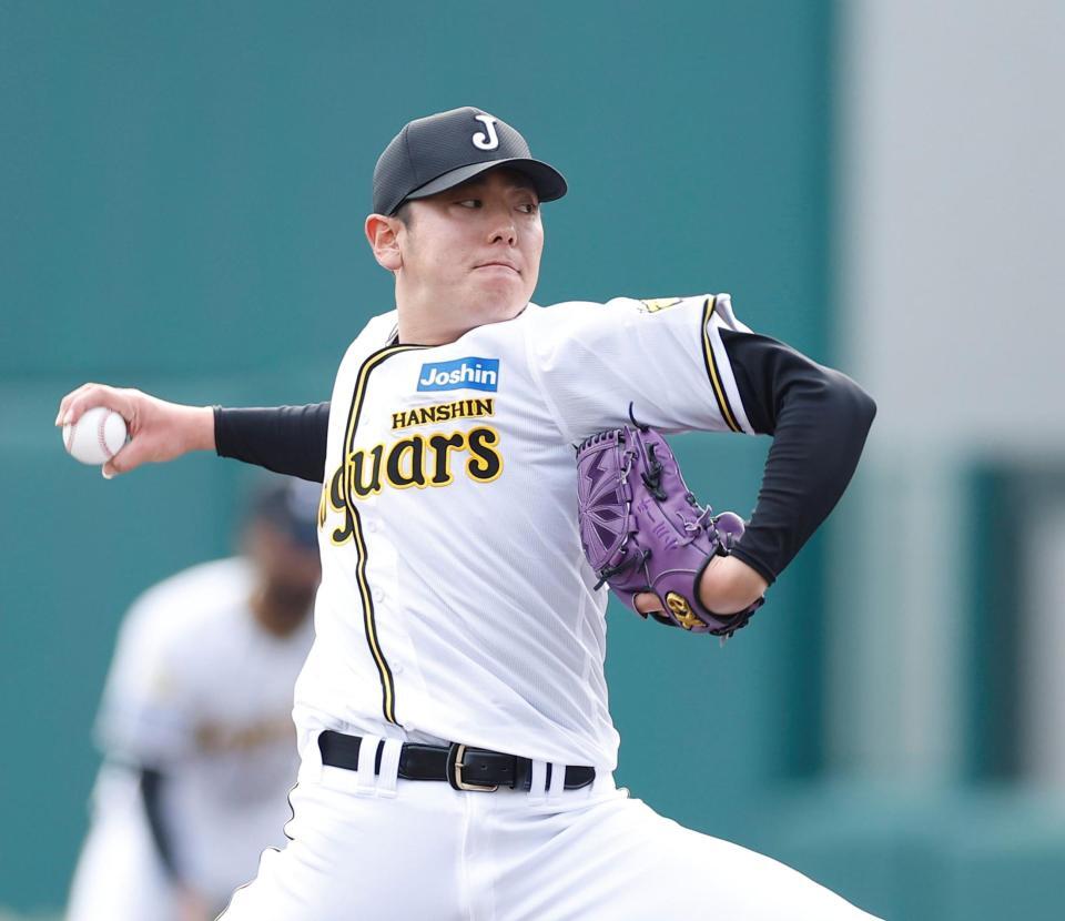 ９回に登板する小川（撮影・西田忠信）