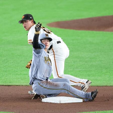 １回、森下のとき二盗をきめる中野（撮影・金田祐二）