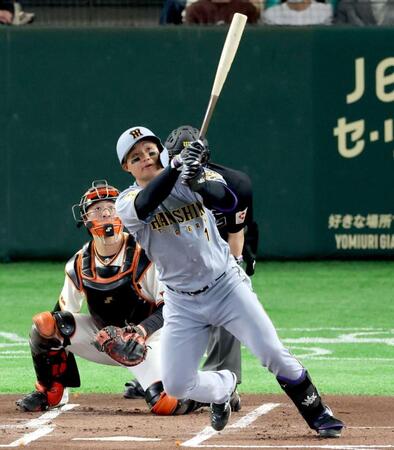 　１回、左犠飛を放つ森下