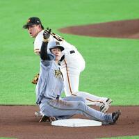 １回、森下のとき二盗をきめる中野（撮影・金田祐二）