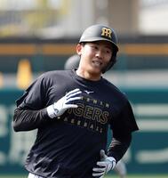 明るい表情で練習する立石（撮影・西田忠信）