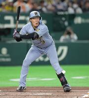 ２回、死球を受ける大山（撮影・西岡正）