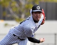 キャッチボールする才木（撮影・山口登）