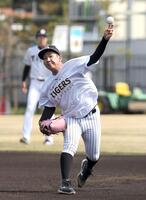 キャッチボールする伊原（撮影・山口登）