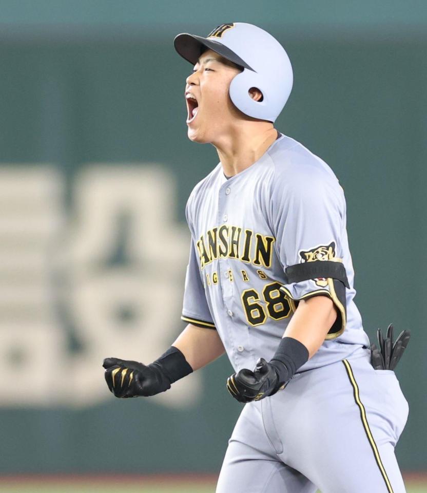 ３回、２点二塁打を放ち、ベンチへ向かってほえる中川（撮影・西岡正）