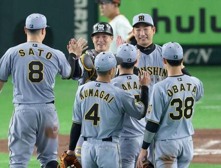 　２９日の巨人戦に勝利し、開幕カード勝ち越しを決めた阪神ナイン