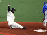 ５回、盗塁を決める中野（撮影・山口登）