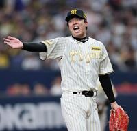 ４回、ＤｅＮＡ・石上を打ち取り声を出す才木（撮影・田中太一）