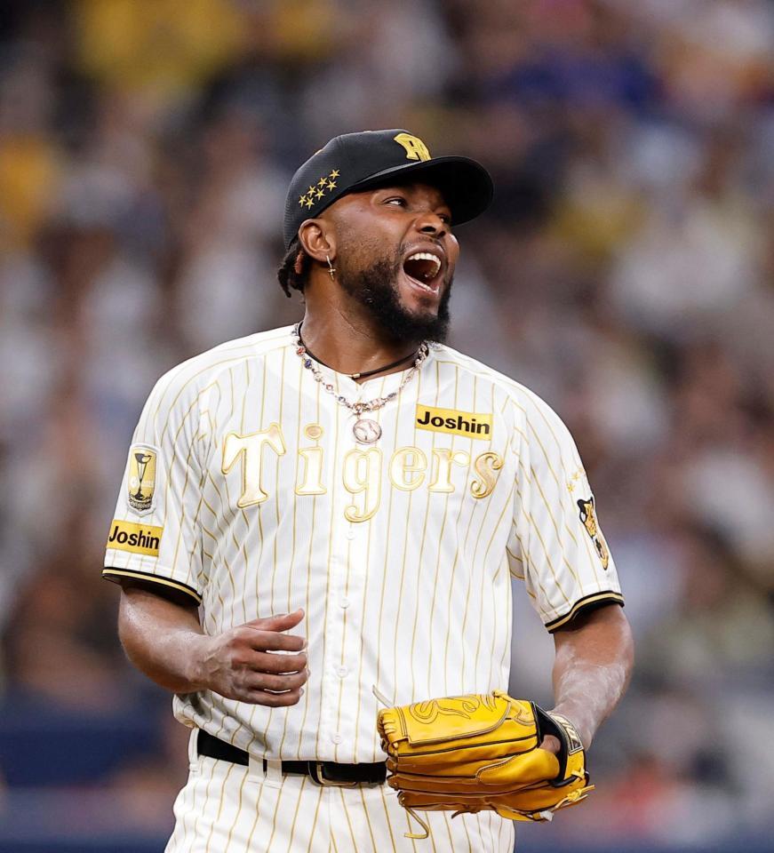 ８回、マウンドで声を上げるドリス（撮影・西田忠信）