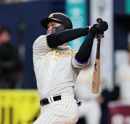 ６回、ソロを放つ森下（撮影・田中太一）