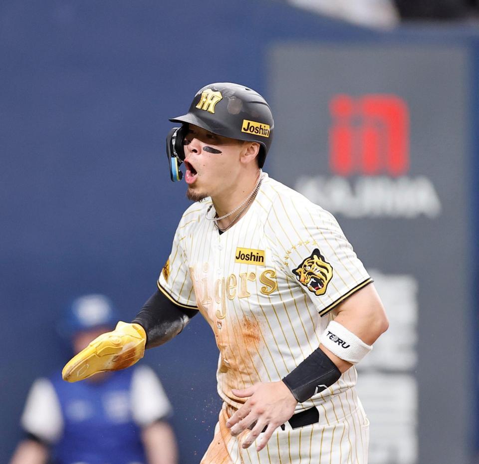 ６回、生還した佐藤輝（撮影・西田忠信）