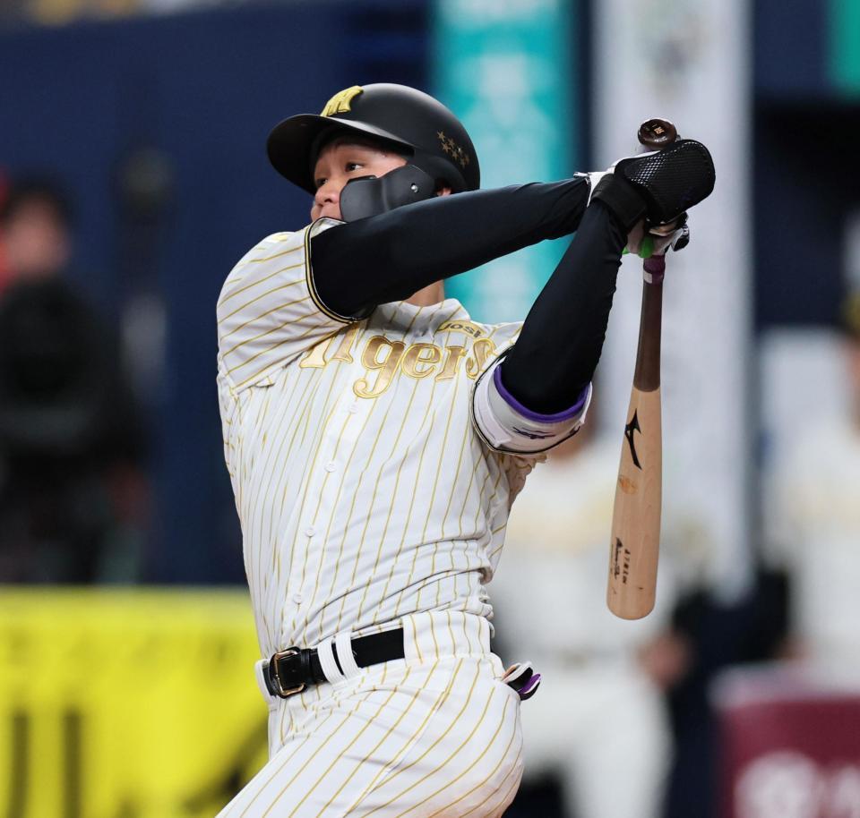 ６回、ソロを放つ森下（撮影・田中太一）