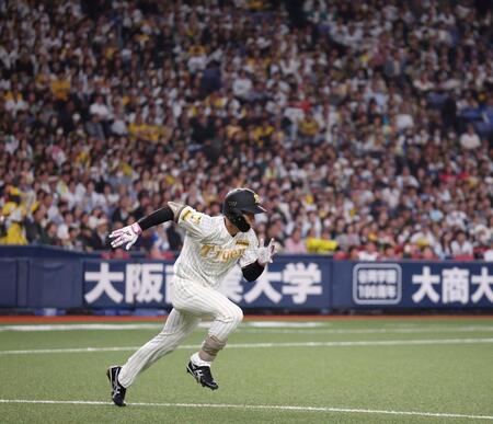 ７回、一塁へ全力疾走する福島（撮影・西田忠信）