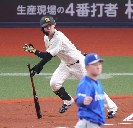 １回、左前打を放つ中野（撮影・立川洋一郎）