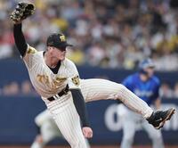 先発し、投げ込むルーカス（撮影・田中太一）