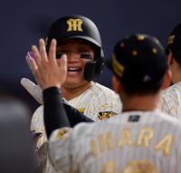 １回、木浪の２点打で生還した森下（撮影・西田忠信）