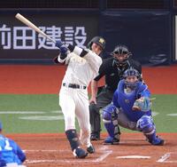 ３回、左前打を放つ木浪（撮影・立川洋一郎）