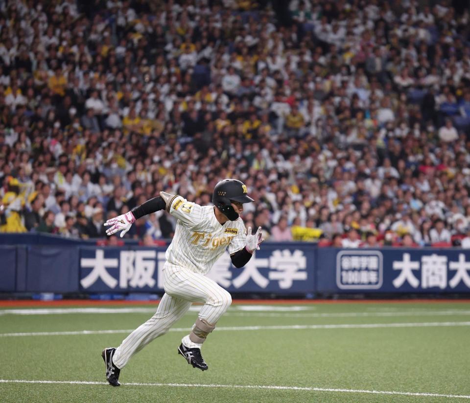 ７回、一塁へ全力疾走する福島（撮影・西田忠信）