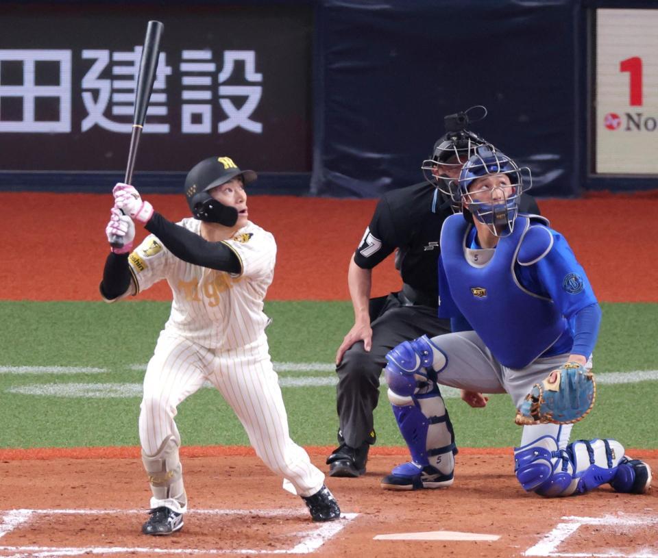 ７回、ファウルで粘る代打・福島（撮影・立川洋一郎）