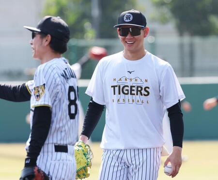 ファームに合流して練習する及川（撮影・立川洋一郎）