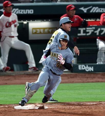 ５回、左翼線に二塁打を放つ福島（撮影・山口登）