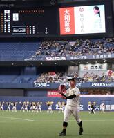 登板前のキャッチボールを終えた伊原（撮影・西田忠信）