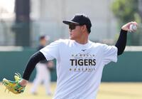 ファームに合流して練習する及川（撮影・立川洋一郎）