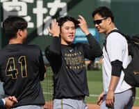 １軍に合流した富田（撮影・田中太一）