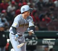 ９回、左前打を放つ森下（撮影・北村雅宏）